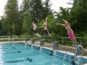 Franzi, Toni & Esther springen in den Pool